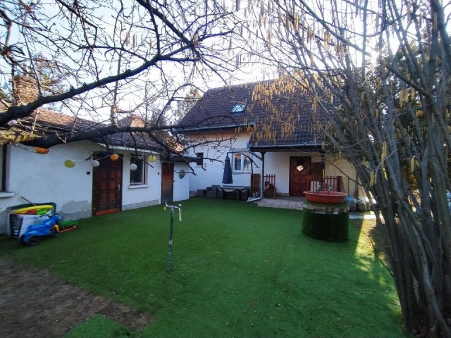 Alsórákoshegyen 140 nm-es tégla építésű családi ház