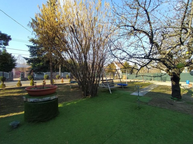 Alsórákoshegyen 140 nm-es tégla építésű családi ház